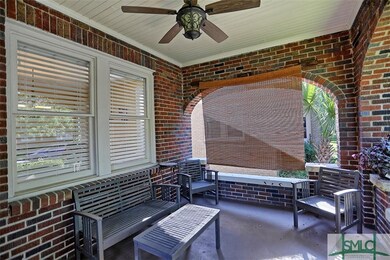 FANTASTIC FRONT PORCH