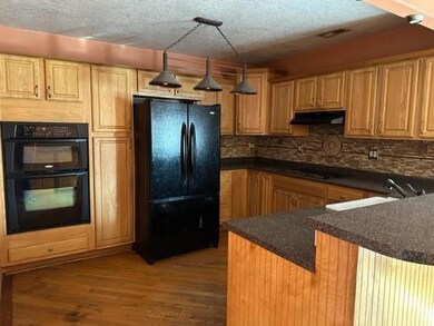 2801 E Douglas Ave, Des Moines, IA 50317 - photo 4