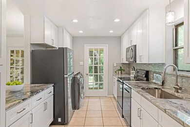 504 E Redbud Dr, Hurst, TX 76053 - photo 3