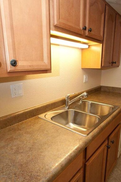 151011_008_a Condo Sale