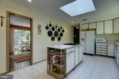 1927 Marthas Rd, Alexandria, VA 22307 - photo 6