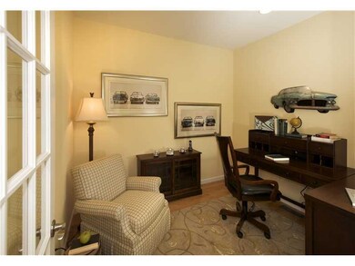 Studio/Study/Office.