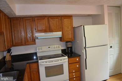 6046 Tree Swallow Ct, Columbia, MD 21044 - photo 3