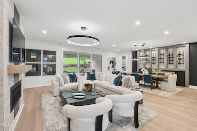 Altis at Serenity_Foxtail Manor Model_Li