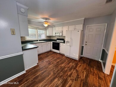 111 Old Post Ct, Jacksonville, NC 28546 - photo 7