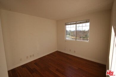 26504 Country Rd, Valencia, CA 91354 - photo 4