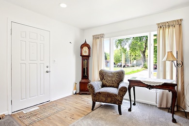 35647 N Grove Ave, Ingleside, IL 60041 - photo 3