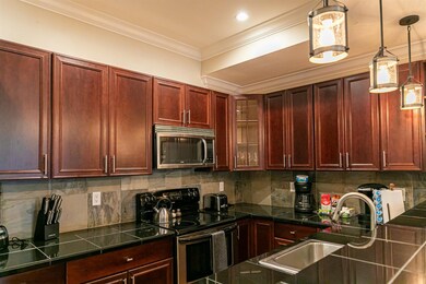 Beautiful wood cabinetry, stainless appliances, cr