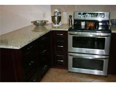 Kitchen. Dishwasher & refrigerator.