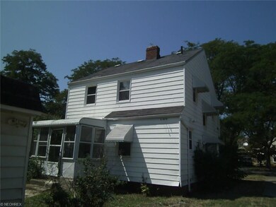 15996 Ravine Dr, Cleveland, OH 44112 - photo 2