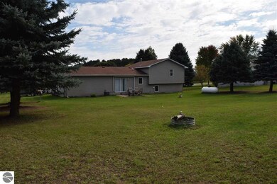 12190 S Lincoln Hollow Ct, Cedar, MI 49621 - photo 4