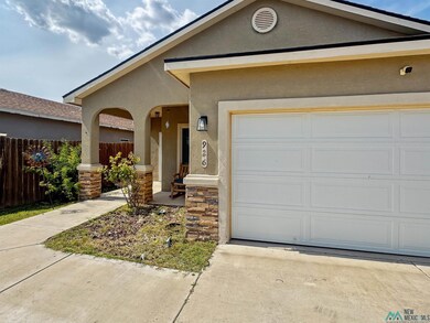 926 Jason St, Carlsbad, NM 88220 - photo 3