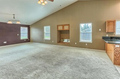 151 Orchardview Ave, Central Point, OR 97502 - photo 4