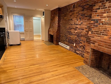 1 Hull Street Ct unit 4, Boston, MA 02113 - photo 5