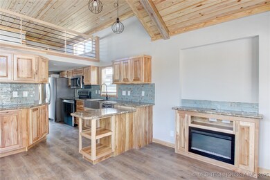 Electric fireplace, shiplap ceiling with decorativ