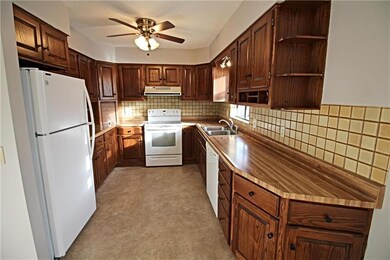 Kitchen w/appliances