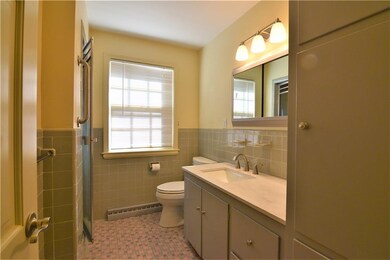 380 Gibbs Ave, Newport, RI 02840 - photo 7