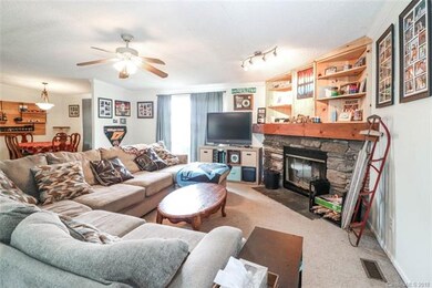 112 Sweetwater Dr unit 19, Statesville, NC 28625 - photo 5