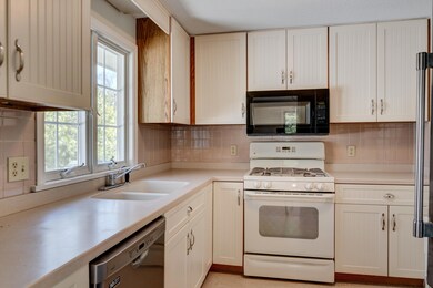 33 Centerboard Ln, South Yarmouth, MA 02664 - photo 3