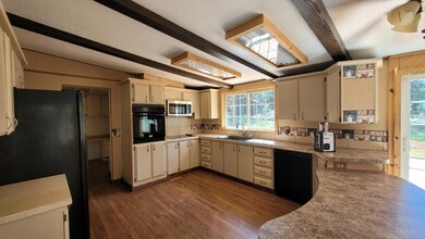 M kitchen Island
