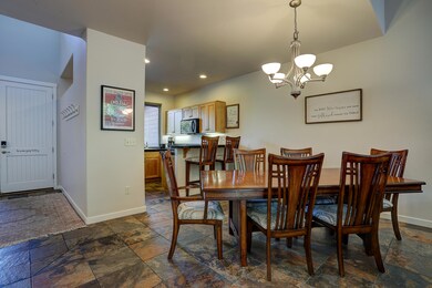 1441 Highland View Loop-Din3