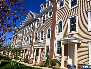 2 Parkside Ln, Teaneck, NJ 07666 - photo 7