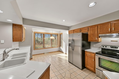 N81W13567 Golfway Dr, Menomonee Falls, WI 53051 - photo 5