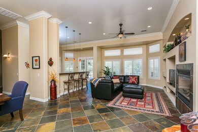 005_Living Room