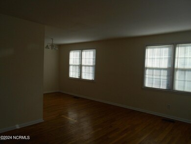 500 Sioux Dr, Jacksonville, NC 28540 - photo 2