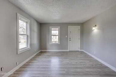1002 Roosevelt Ave unit 4, Joplin, MO 64801 - photo 5