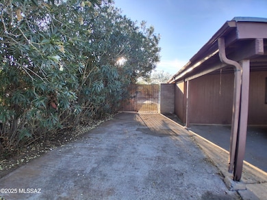 2130 S Calle Cordova, Tucson, AZ 85710 - photo 3