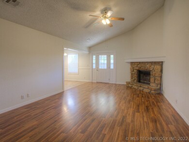 1398 E 140th Place, Glenpool, OK 74033 - photo 2