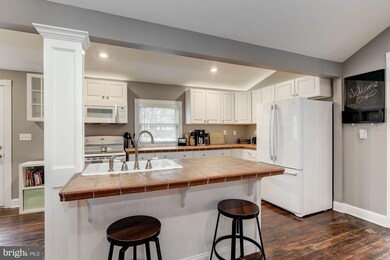 229 Lake Rd, Pasadena, MD 21122 - photo 3