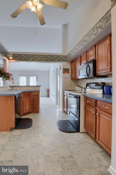 4039 Parkside Ct, Mount Joy, PA 17552 - photo 4