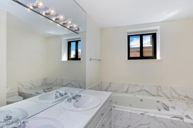 11 Lafayette Ct Unit 4d-large-010-2-005-
