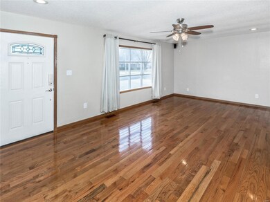 211 Willow Dr, Collinsville, IL 62234 - photo 4