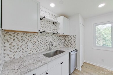 2711 Abelwood Rd, Charlotte, NC 28216 - photo 5