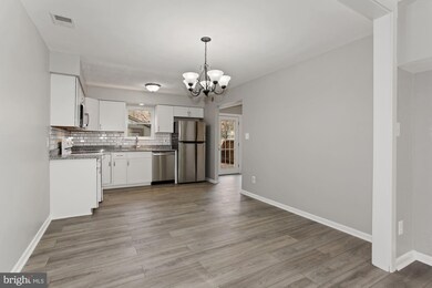 8210 Wycliffe Ct, Manassas, VA 20109 - photo 7