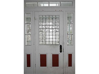 Entry/Foyer.