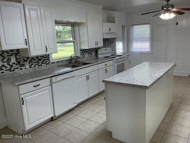 4926 Pinevilla St, Grifton, NC 28530 - photo 4