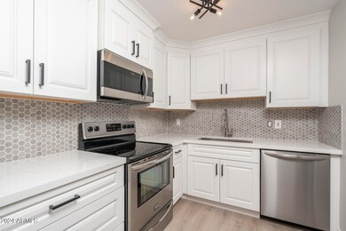 844 E Echo Ln, Phoenix, AZ 85020 - photo 5