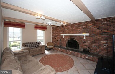 4705 Powder House Dr, Rockville, MD 20853 - photo 3