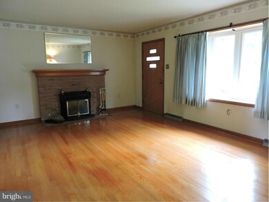 17957 Oak Ridge Dr, Hagerstown, MD 21740 - photo 5