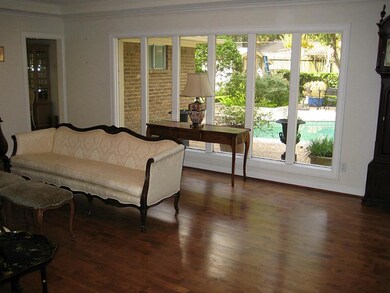 10218 Green Tree Rd, Houston, TX 77042 - photo 5