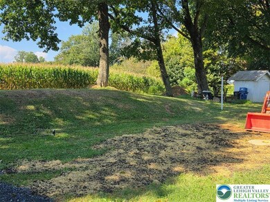 3074 Mauch Chunk Rd, Allentown, PA 18104 - photo 6