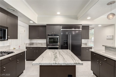 10024 Rolling Glen Ct, Las Vegas, NV 89117 - photo 4