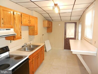 1356 Buttonwood St, Reading, PA 19604 - photo 5