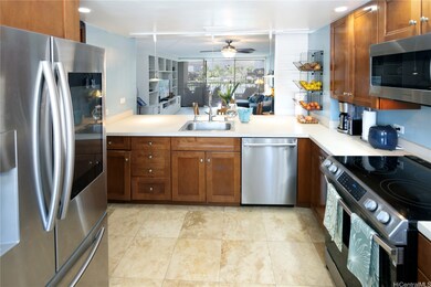 Remodeled kitchen, smart appliances, travertine fl