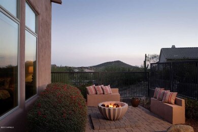 INTIMATE FIREPIT CONVERSAT. AREA W/VIEWS