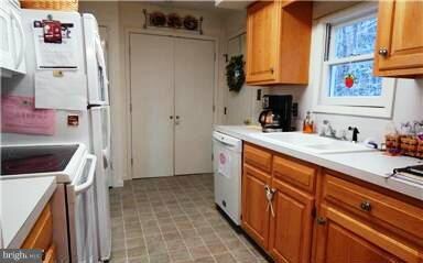 290 Cornelius Ave, Berkeley Springs, WV 25411 - photo 7